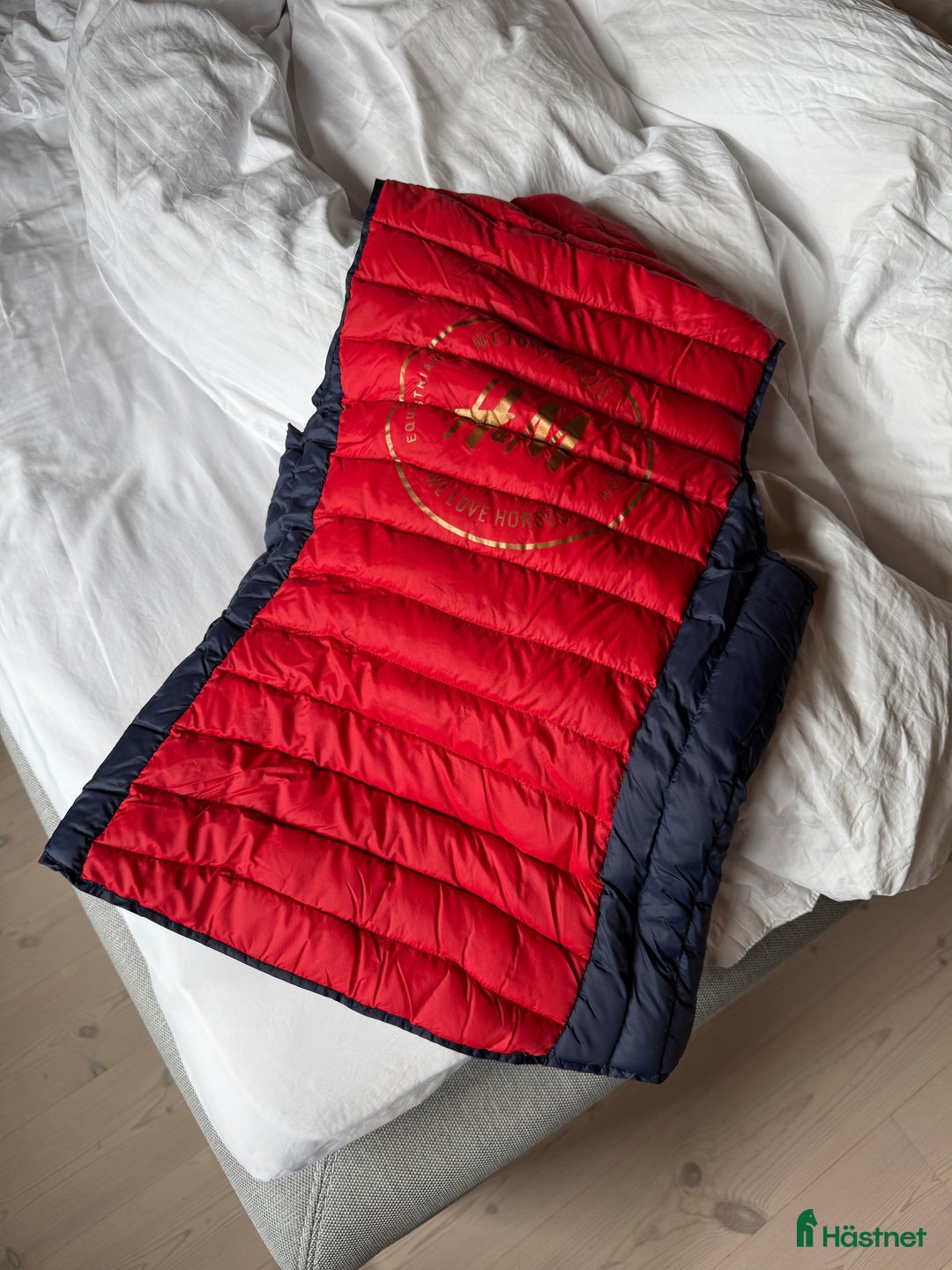 Jackor & Kavajer ryttarutrustning till salu: HM We Love Horses väst i Stockholm - Annons 2