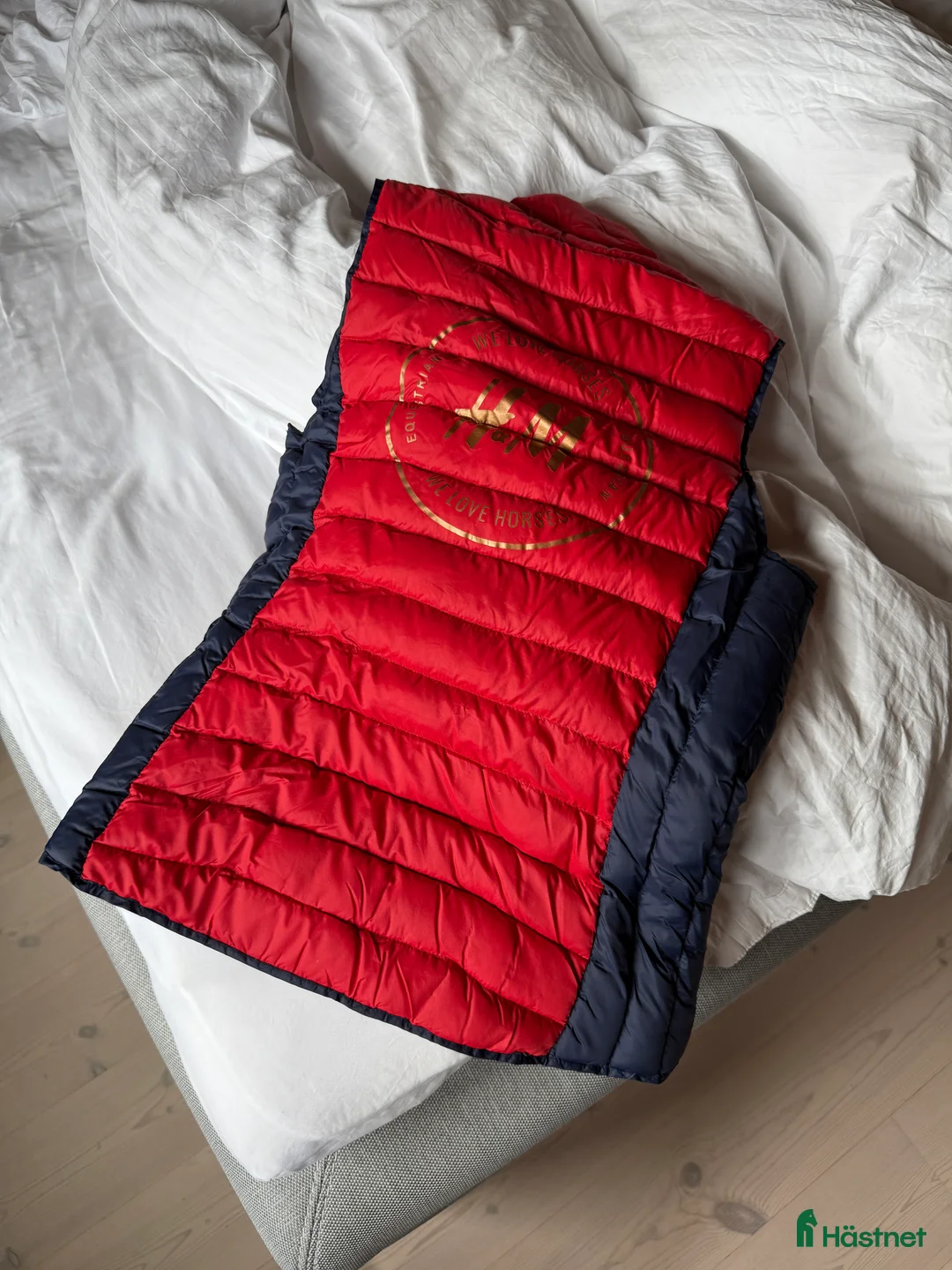 Jackor & Kavajer ryttarutrustning till salu: HM We Love Horses väst i Stockholm - Annons 2