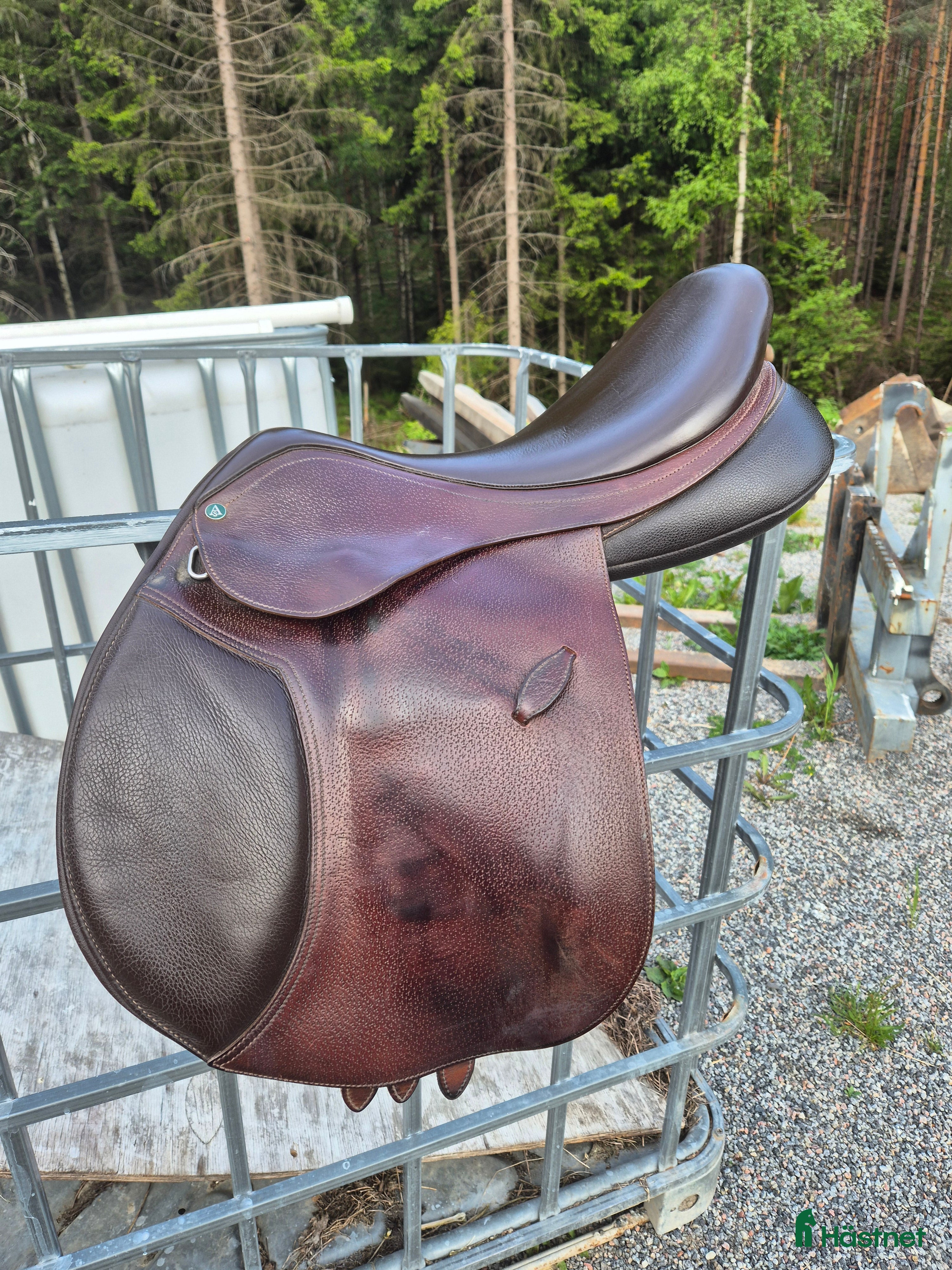 Sadlar hästutrustning till salu: Arena Hoppsadel i Tungelsta - Annons 7