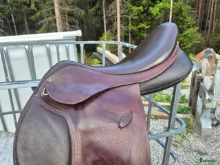 Sadlar hästutrustning Arena Hoppsadel i Tungelsta - Annons 3