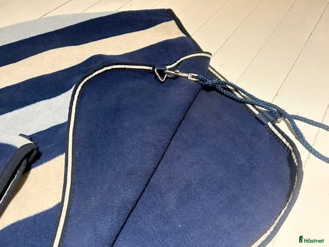 Täcken hästutrustning till salu: Horsewear Amigo ländtäcke i Nynäshamn - Annons 2