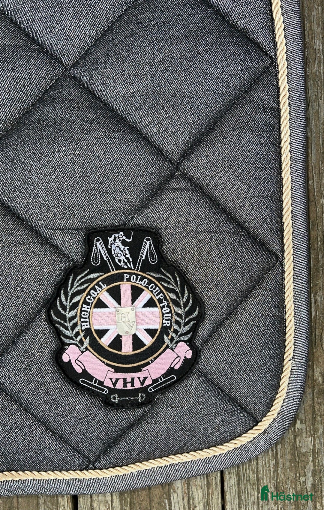 Schabrak & Vojlockar hästutrustning till salu: Glittrigt Hv Polo schabrak  i Vallentuna - Annons 2