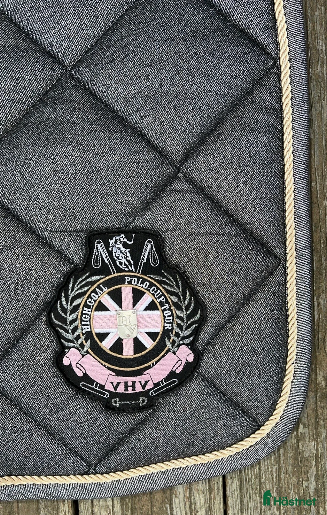 Schabrak & Vojlockar hästutrustning till salu: Glittrigt Hv Polo schabrak  i Vallentuna - Annons 2