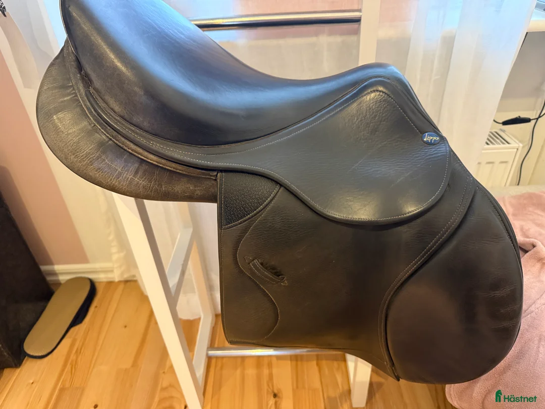 Sadlar hästutrustning till salu: Lippo Allergria Super 17 M Svart i Kävlinge - Annons 1