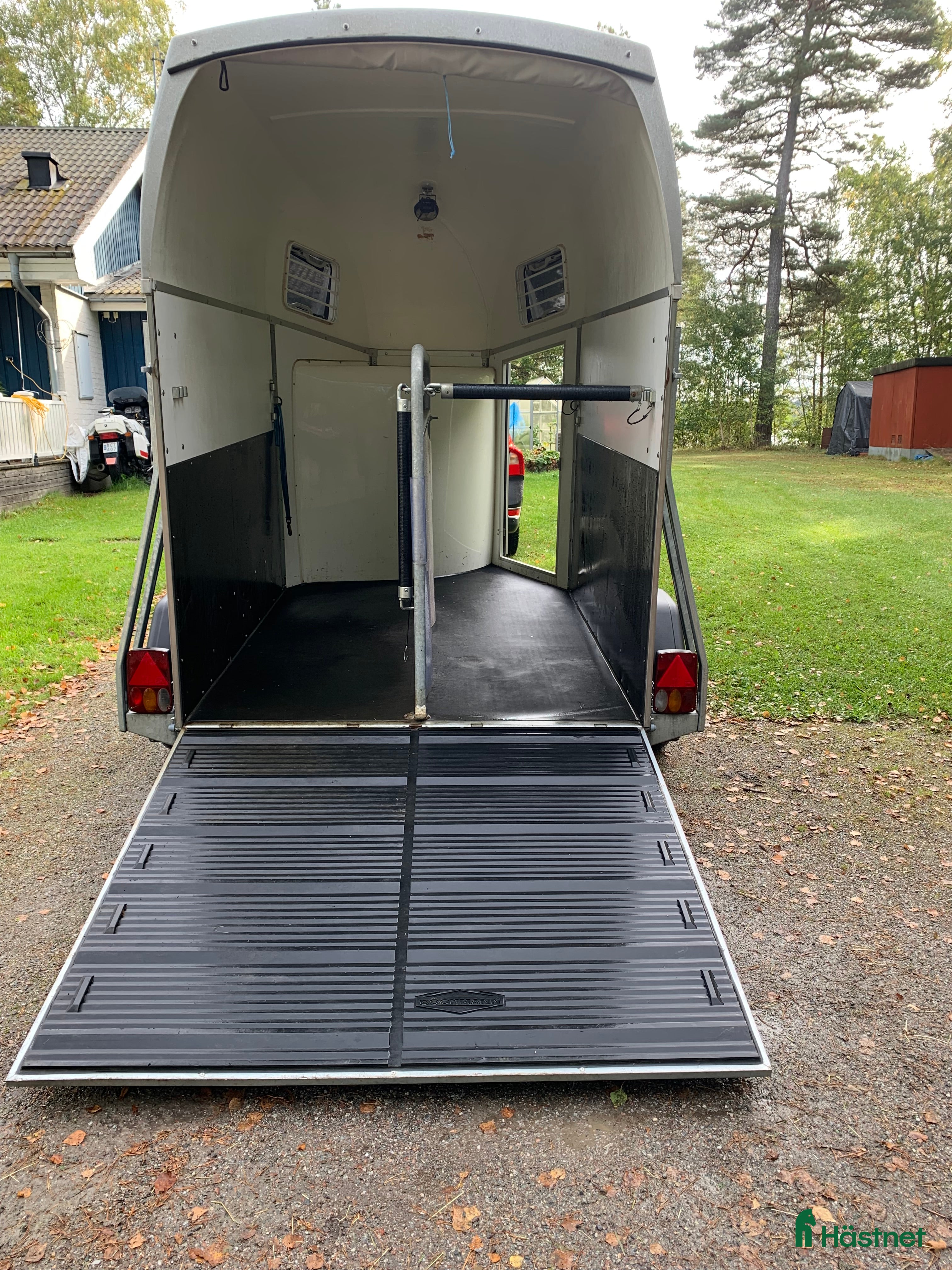 Hästtransporter  fordon & transport till salu: Släp i fint skick i Munsö - Annons 1