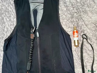 Säkerhetsvästar ryttarutrustning till salu: Freejump säkerhetsväst MT i Åmotsbruk - Annons 1