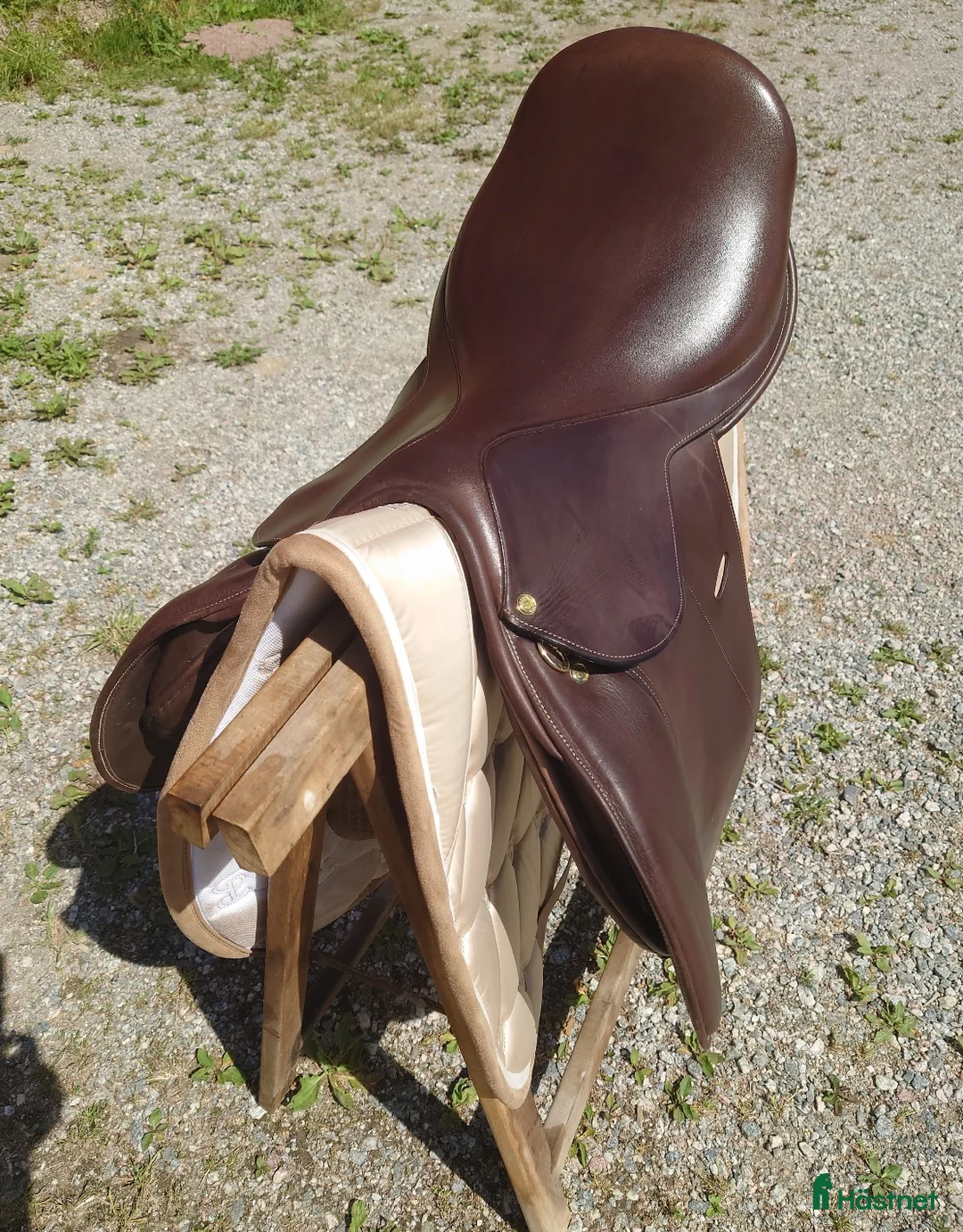 Sadlar hästutrustning till salu: Hoppsadlar till bra pris i Västerås - Annons 2