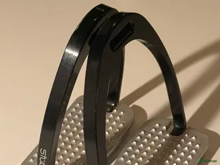 Stigbyglar hästutrustning Stübben maxi grip stigbyglar - Annons 2