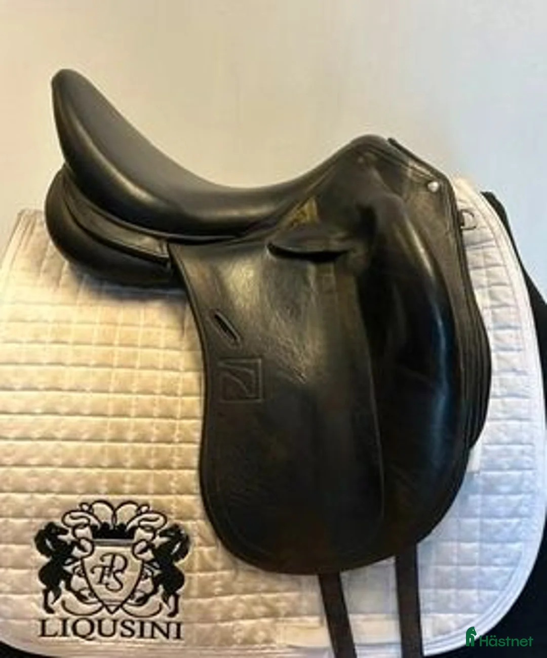 Sadlar hästutrustning till salu: Dressyrsadel Childeric 2 DPL  17,5" - Annons 1