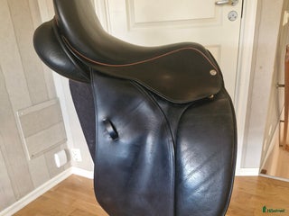 Sadlar hästutrustning till salu: Dressyrsadel Frank Baines 17" i Nyköping - Annons 3