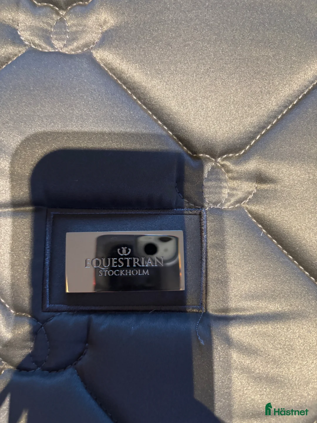 Schabrak & Vojlockar hästutrustning till salu: Grått Esstockholm schabrak - Annons 3