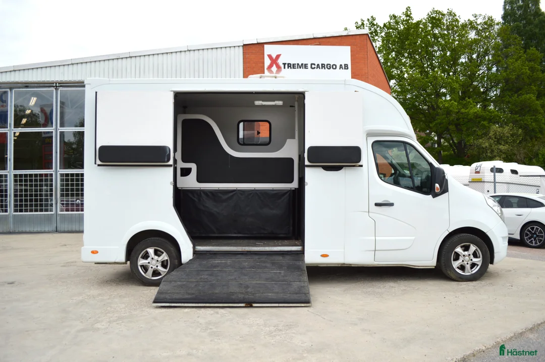 Hästlastbilar  fordon & transport till salu: Nuyts 5 sits 2015 15900mil V Galler - Annons 1