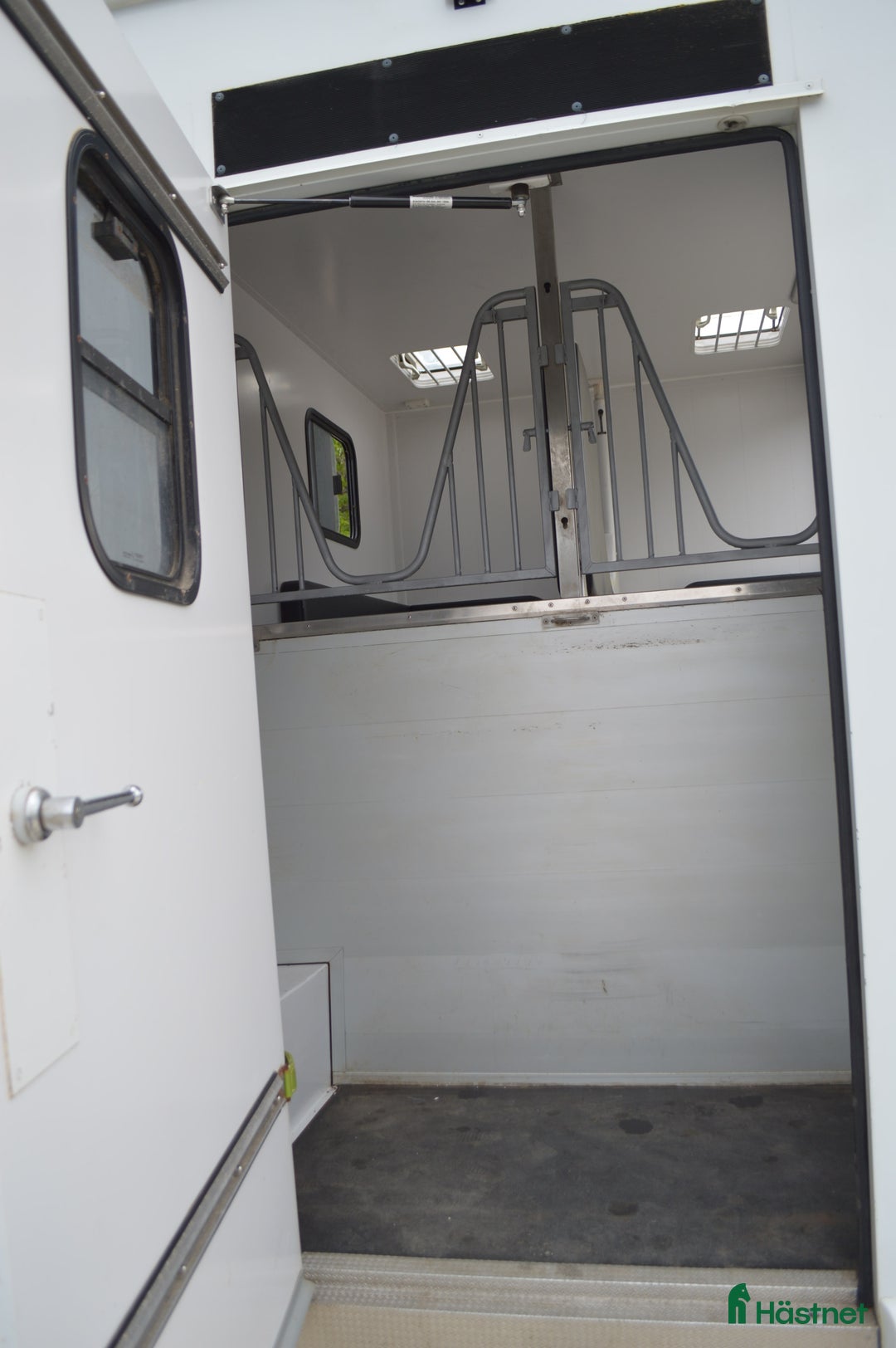 Hästlastbilar  fordon & transport till salu: Nuyts 5 sits V galler 14850 mil i Kvicksund - Annons 7