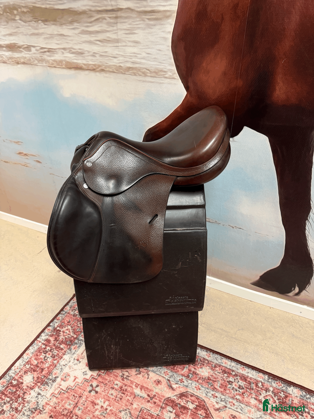 Sadlar hästutrustning till salu: Har två jätte fina små Equipe expression 15,5”  i Skänninge - Annons 1