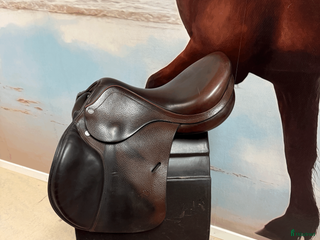 Sadlar hästutrustning Har två jätte fina små Equipe expression 15,5” i Skänninge - Annons 3