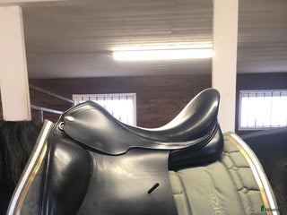 Sadlar hästutrustning till salu: Globus crincle 17” i Riala - Annons 2
