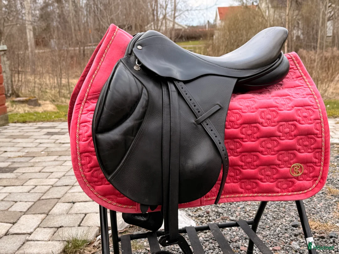 Sadlar hästutrustning till salu: Hoppsadel Cliff Barnsby - Annons 1