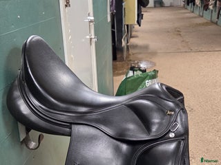 Sadlar hästutrustning till salu: Fin azzario i Malung - Annons 7