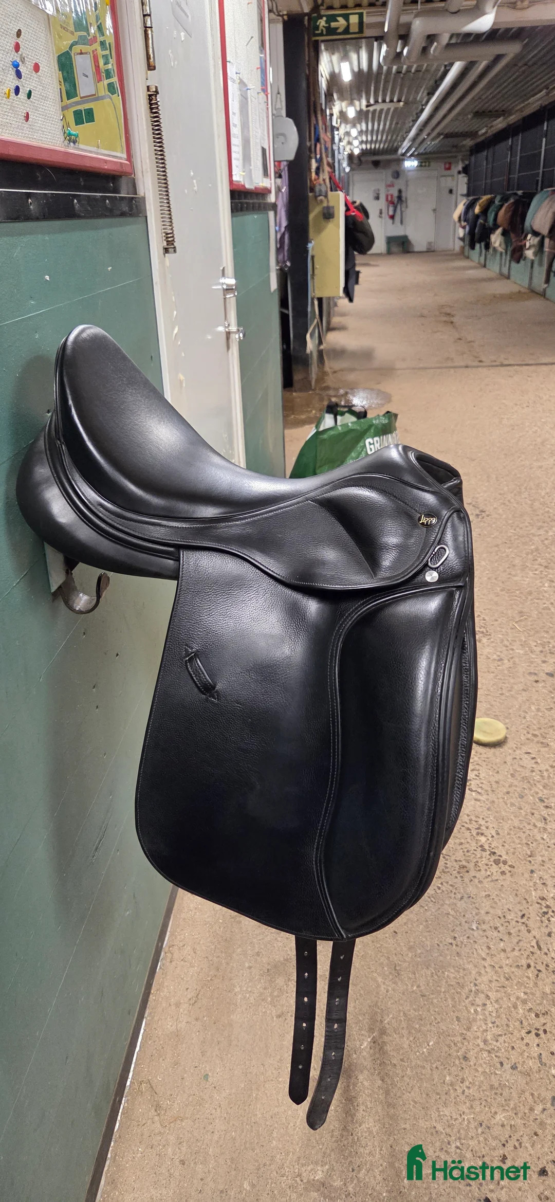 Sadlar hästutrustning till salu: Fin azzario - Annons 1