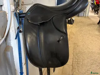 Sadlar hästutrustning Lippo Maranello dressyrsadel fint skick - 15,5”–MW - Annons 1