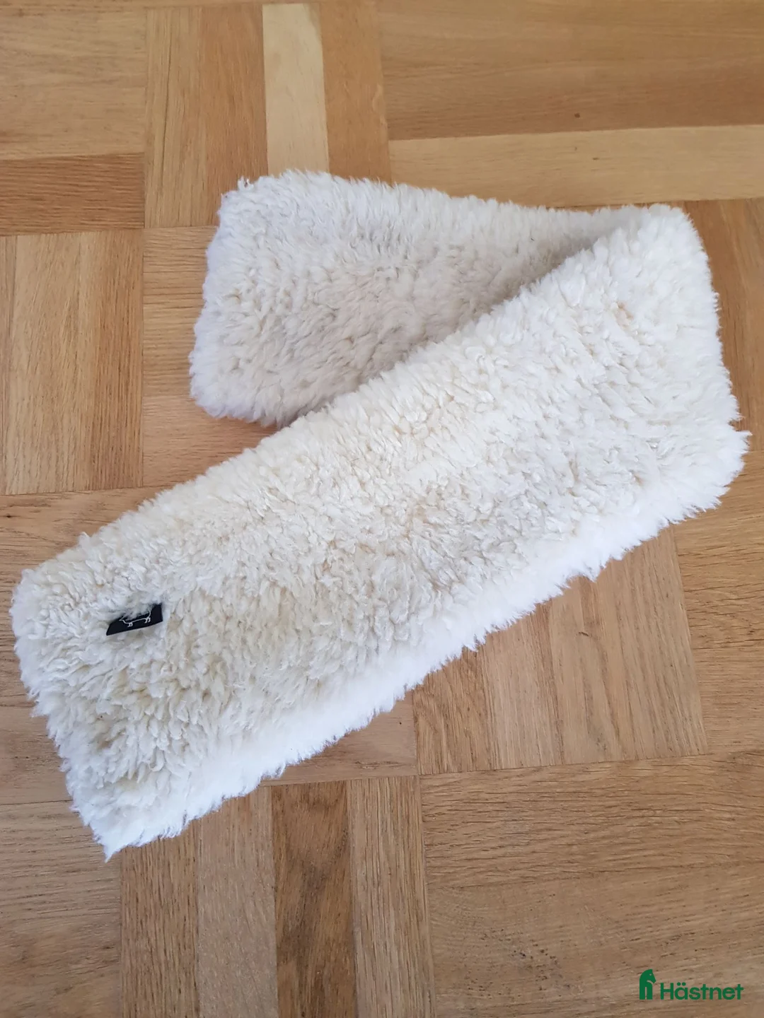 Sadeltillbehör hästutrustning till salu: Fårskinnsludd i Mölndal - Annons 1