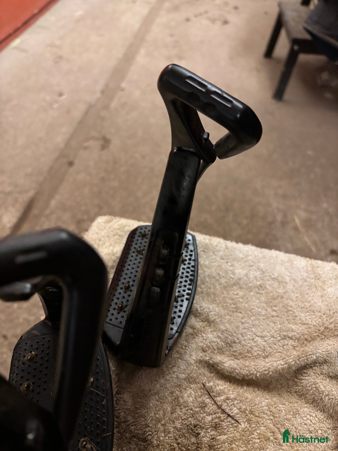 Stigbyglar hästutrustning till salu: Freejump pro i Visby - Annons 2