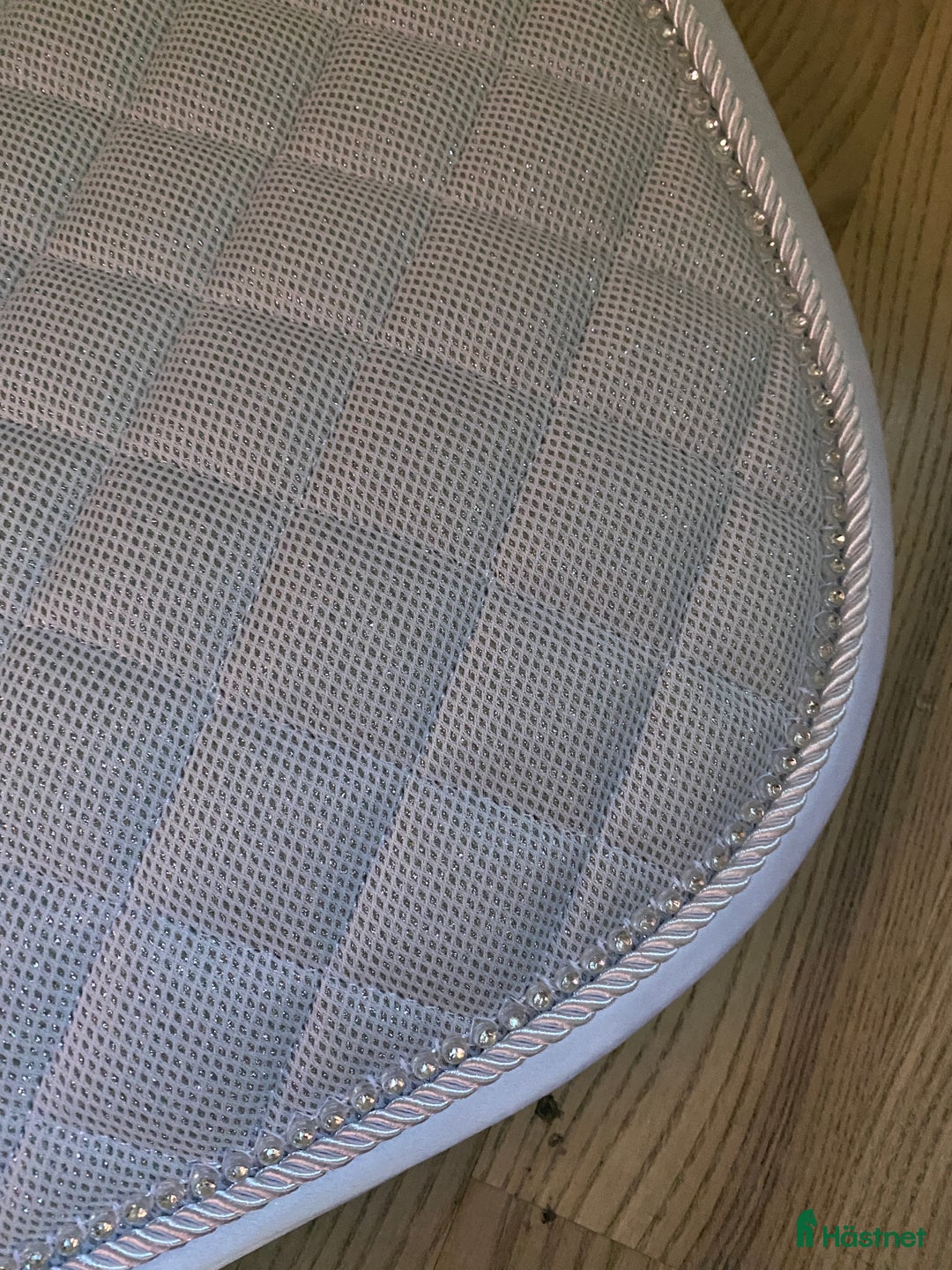 Schabrak & Vojlockar hästutrustning till salu: Vitt schabrak stl cob i Ljusdal - Annons 2