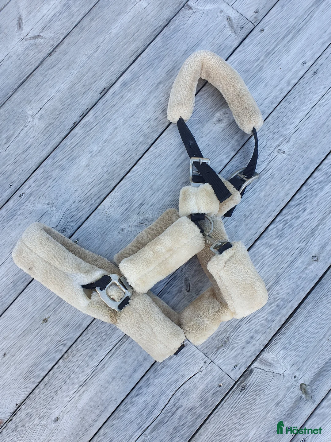 Övrig Hästutrustning hästutrustning till salu: Grimma med fårskinn, strl full i Trollhättan - Annons 1