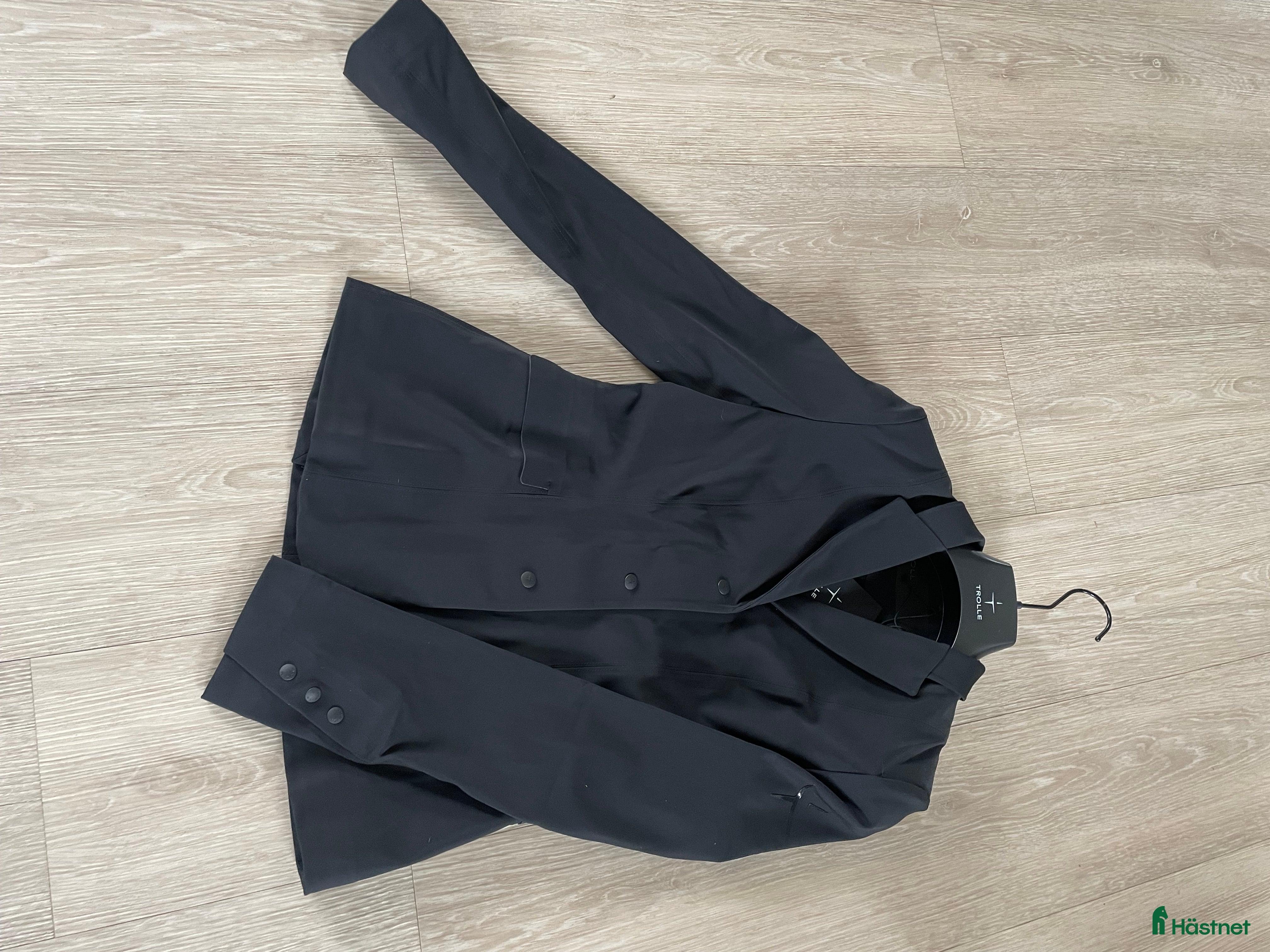 Jackor & Kavajer ryttarutrustning till salu: Svart Trolle kavaj i Dösjebro - Annons 13