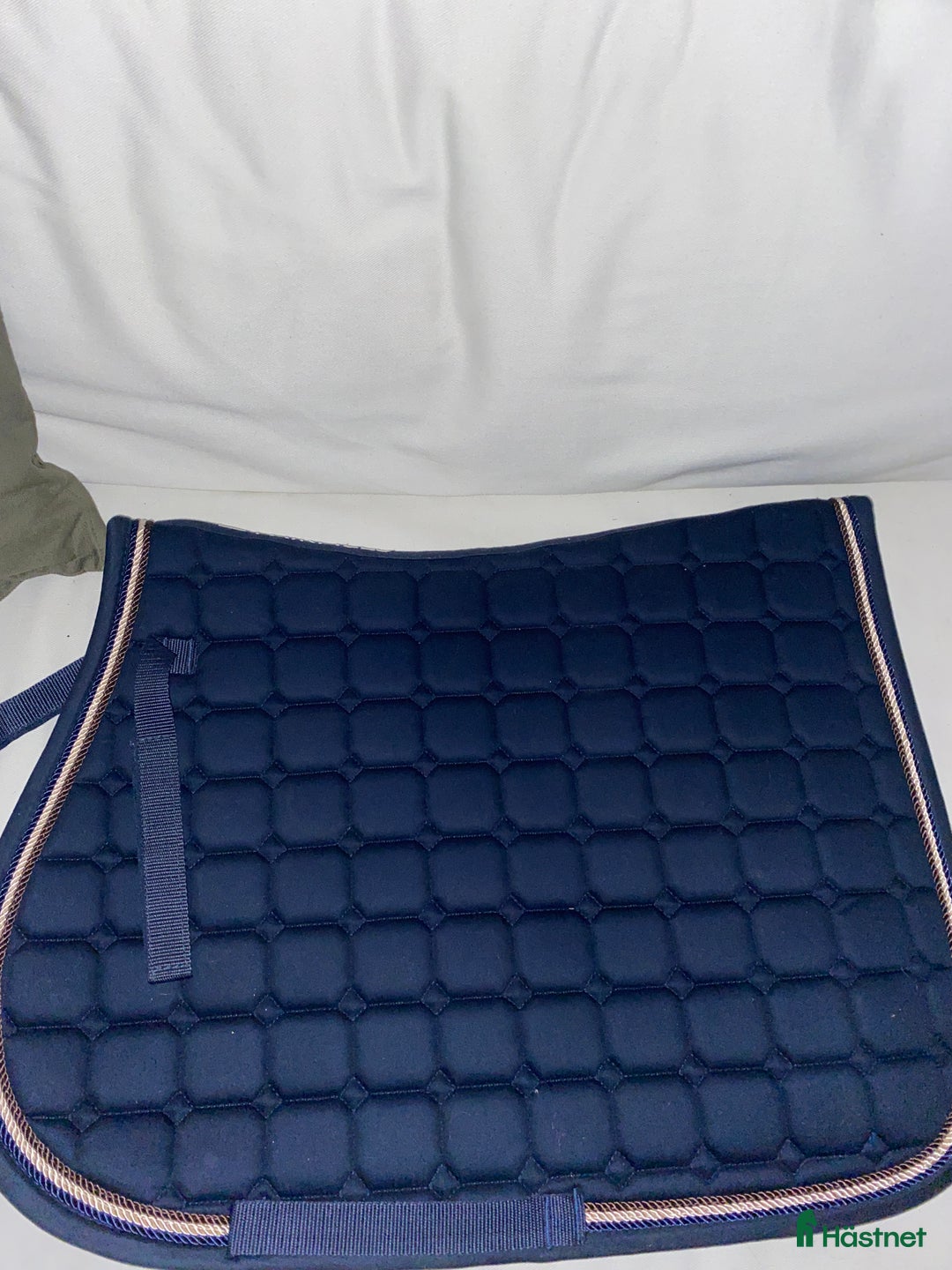 Schabrak & Vojlockar hästutrustning till salu: Oanvänt fairfield schabrak i Nol - Annons 2