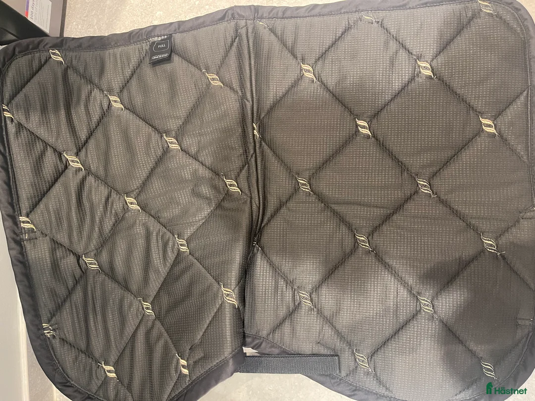 Schabrak & Vojlockar hästutrustning till salu: Back on track schabrak med huva full  i Norrtälje - Annons 2