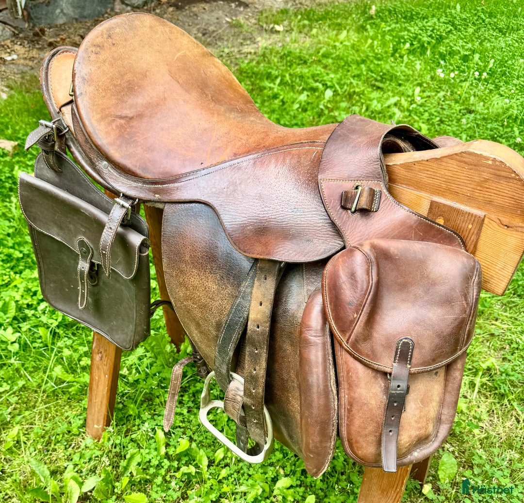 Sadlar hästutrustning till salu: Svensk officer sadel modell 99 i Stockholm - Annons 2
