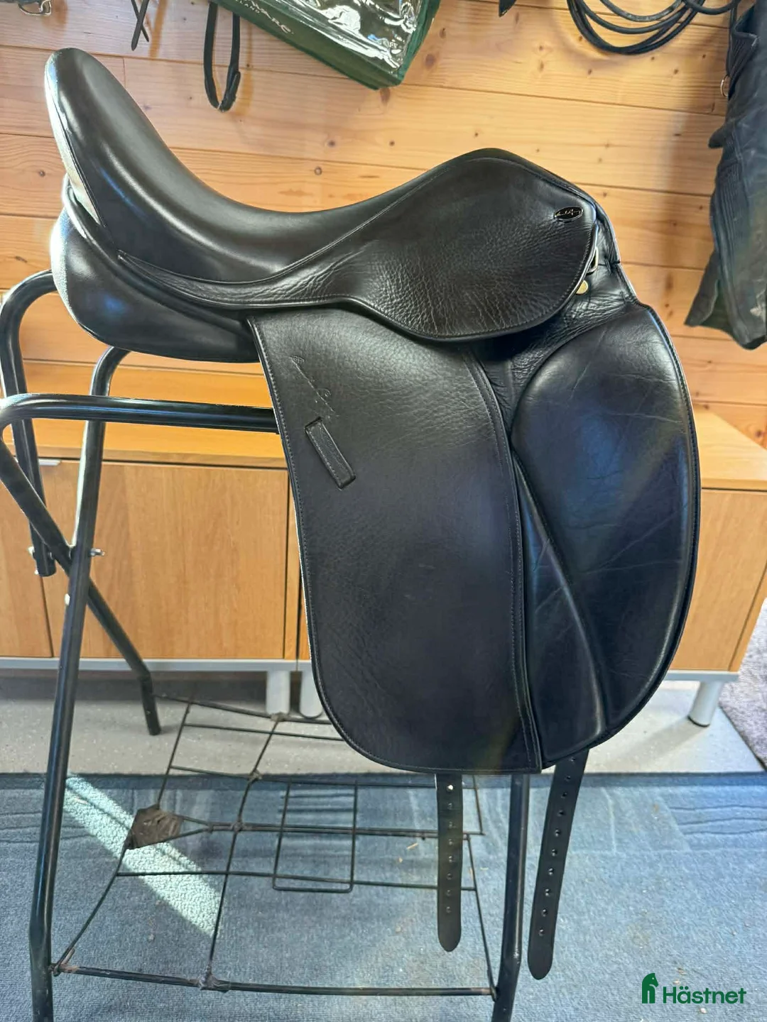 Sadlar hästutrustning till salu: Nästintill oanvänd  - Annons 2