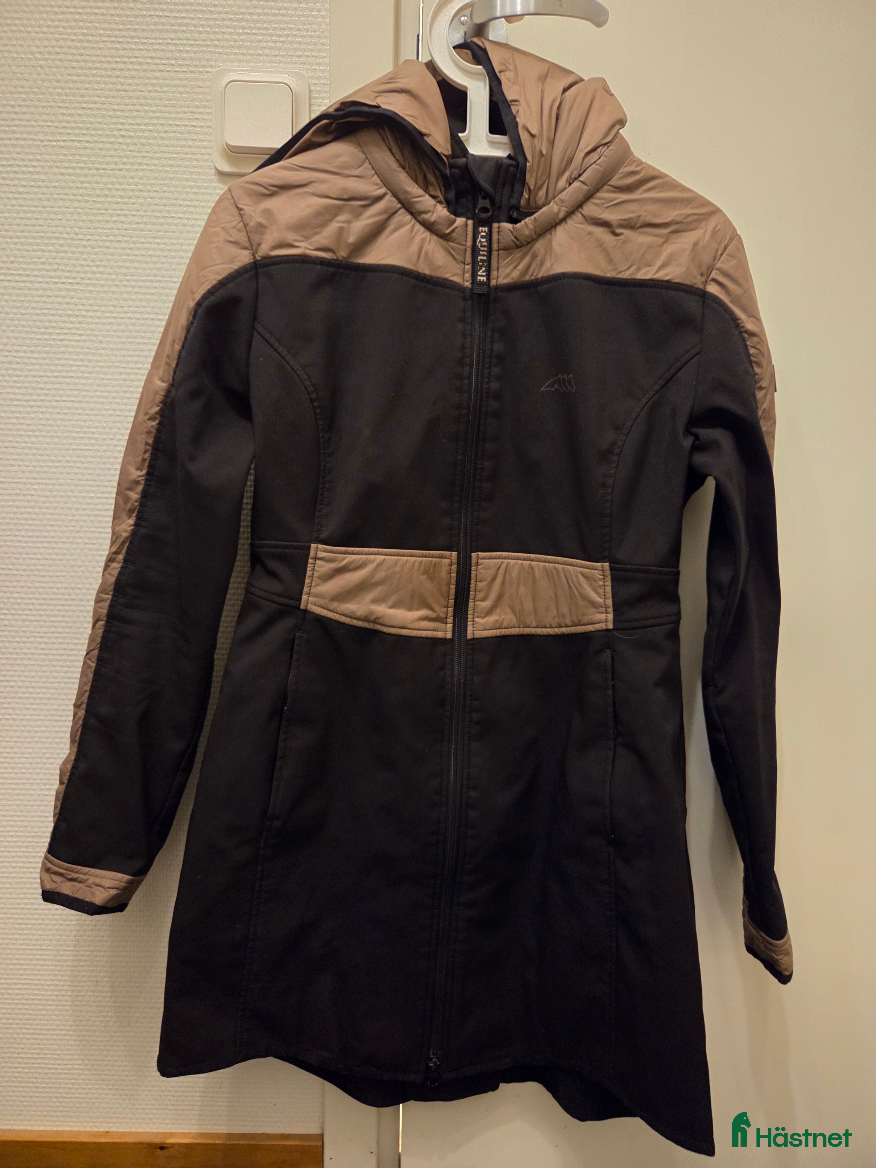 Övrigt Ridkläder ryttarutrustning till salu: Equiline Softshell kappa  i Boden - Annons 3