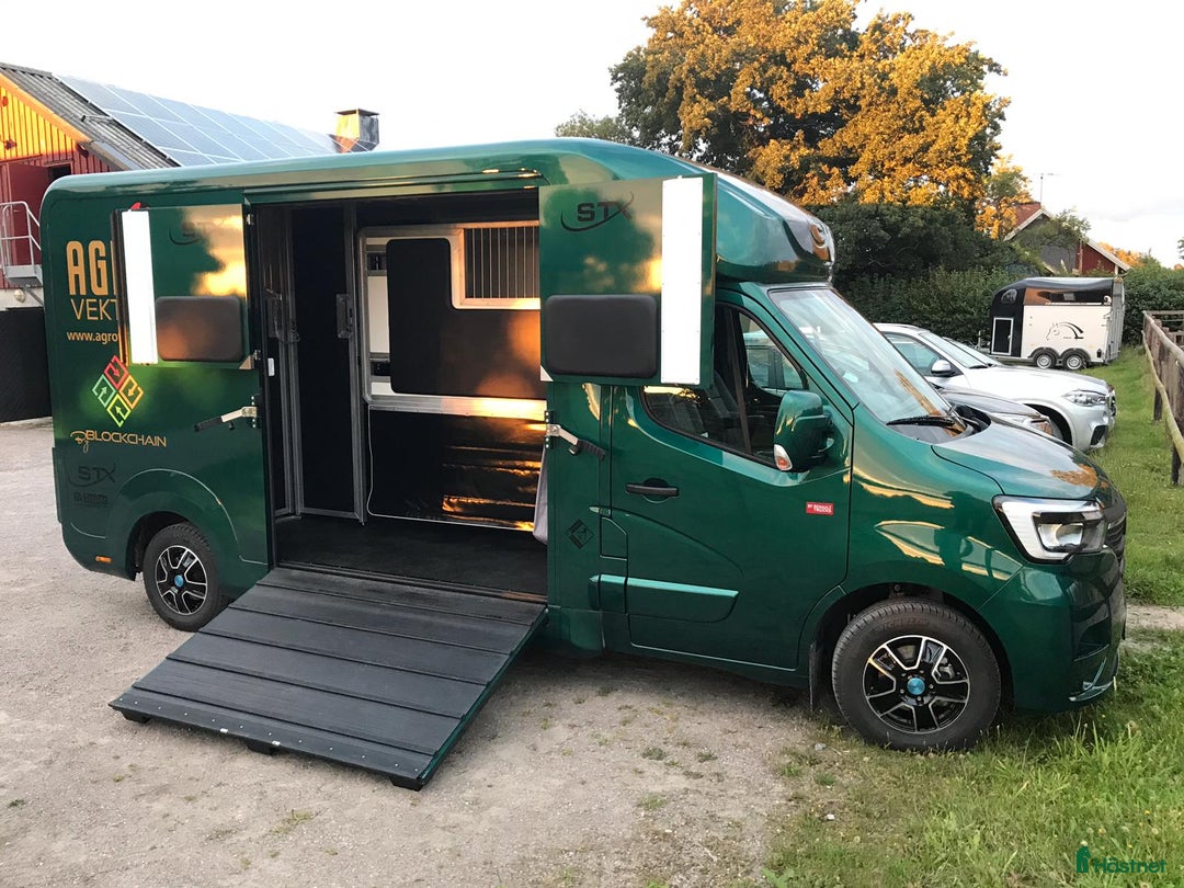 Hästlastbilar  fordon & transport till salu: STX 3-sits stuterimodell -mycket välvårdad! i Lidköping - Annons 3