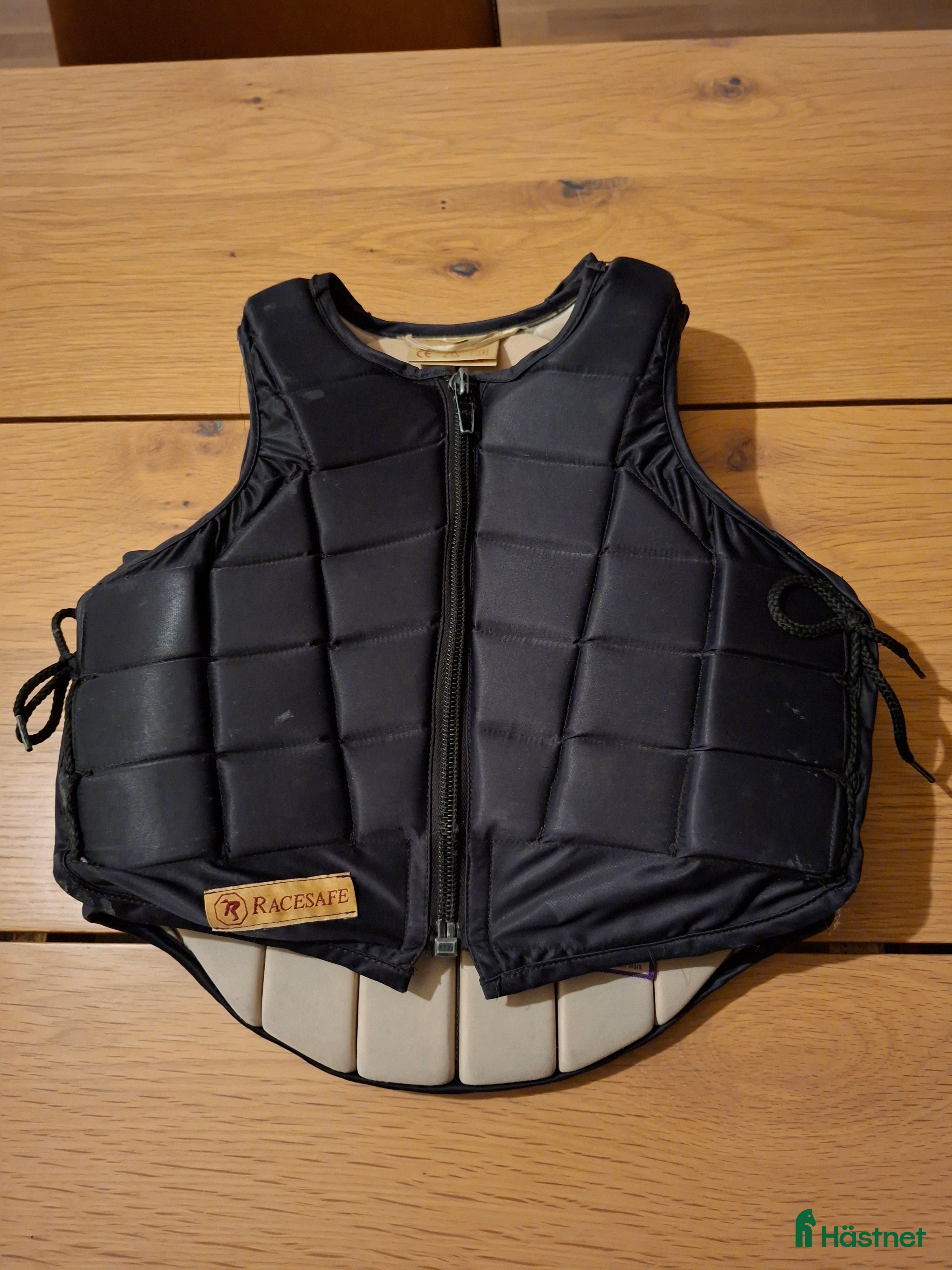 Säkerhetsvästar ryttarutrustning till salu: Racesafe ridväst i Örebro - Annons 8