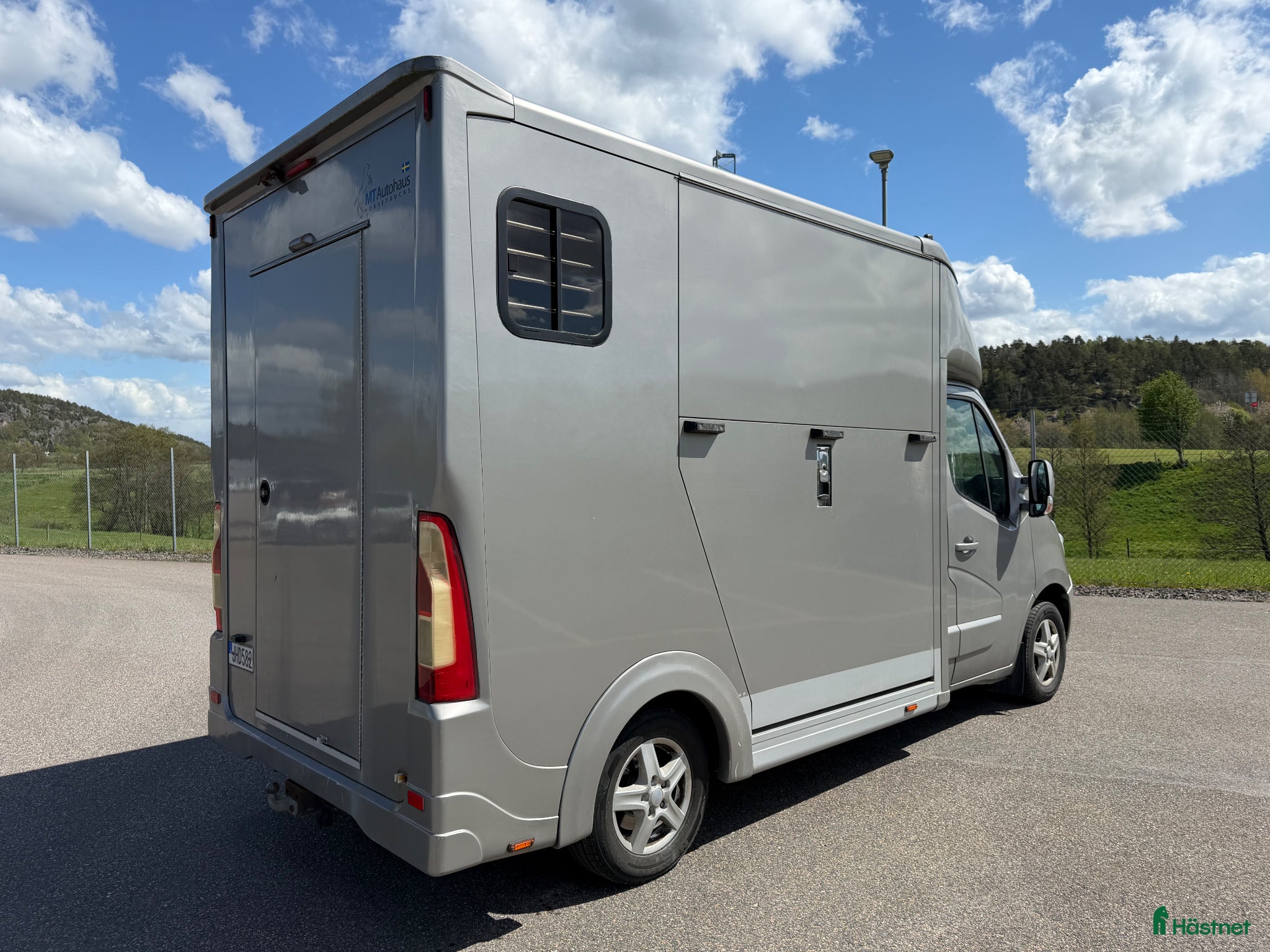 Hästlastbilar  fordon & transport till salu: Reserverad Renault Master 1050kg lastvikt  - Annons 2