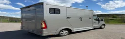Hästlastbilar  fordon & transport till salu: Reserverad Renault Master 1050kg lastvikt  - Annons 2