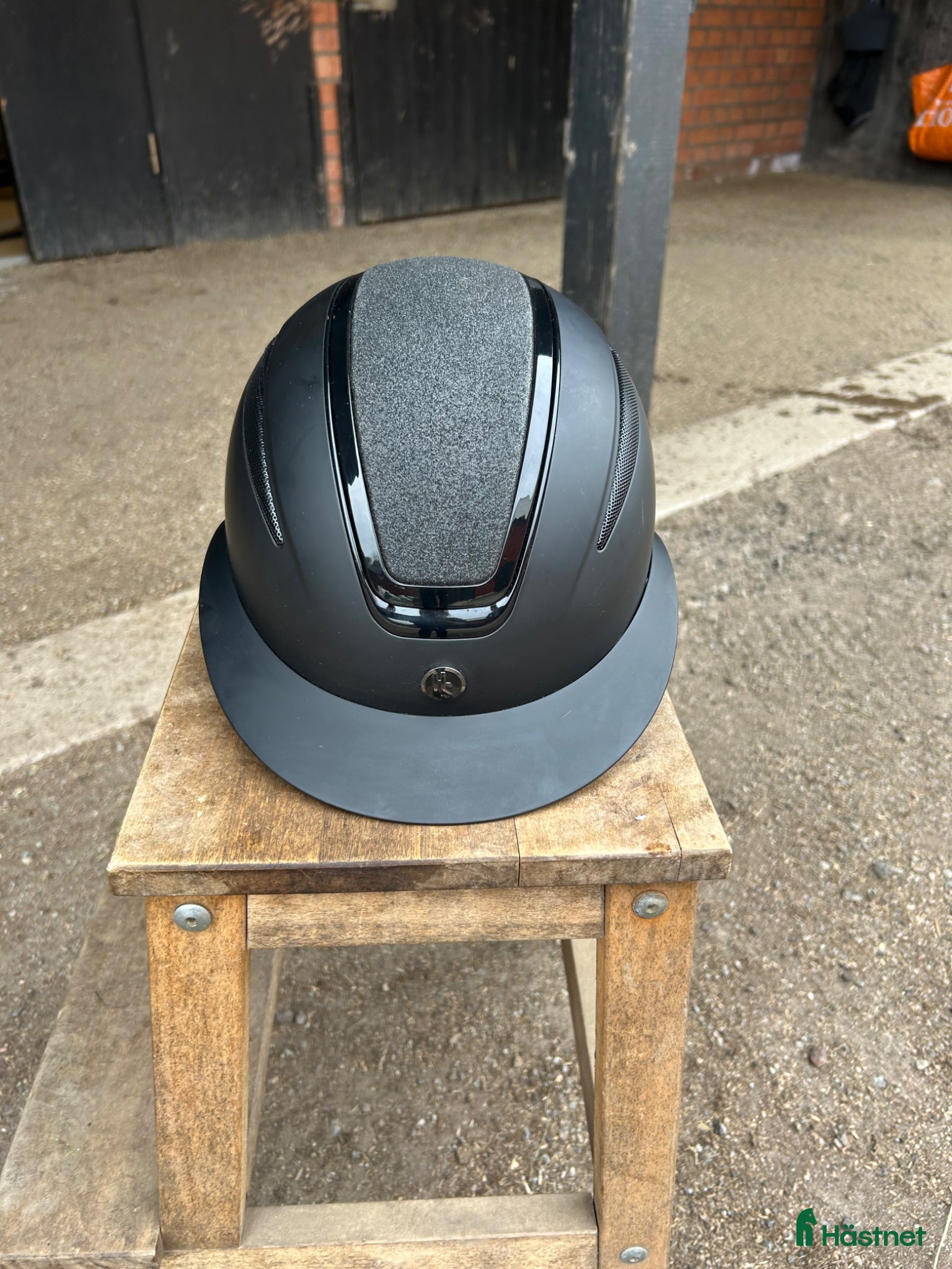 Hjälmar ryttarutrustning till salu: Super fin hjälm i nyskick!  - Annons 4