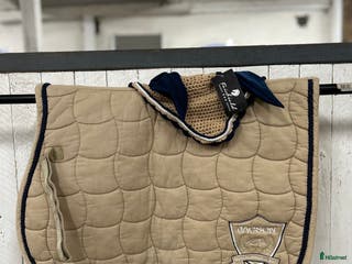 Schabrak & Vojlockar hästutrustning till salu: Matchande beiget sett Jacson fairfield i Trelleborg - Annons 4