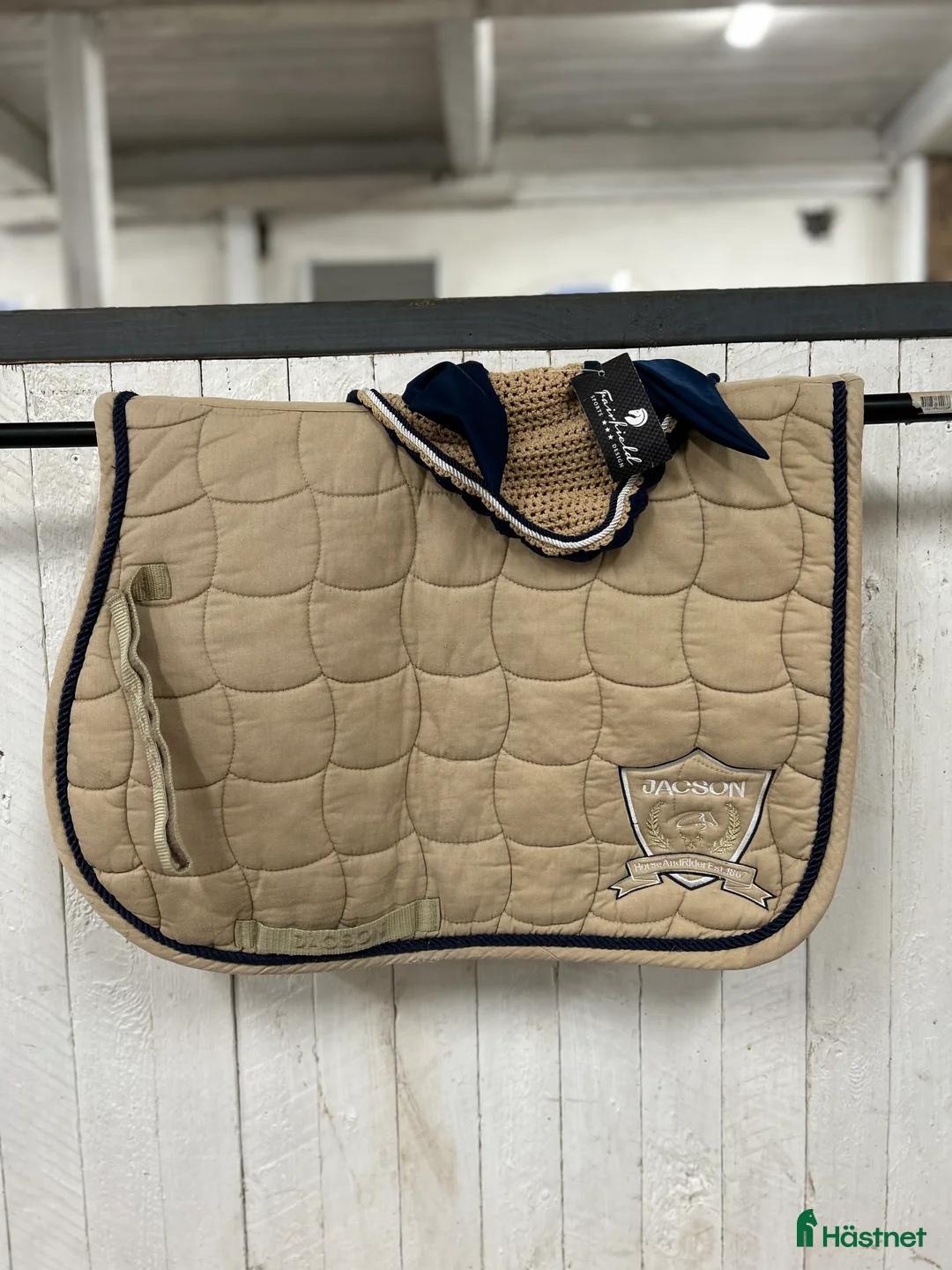 Schabrak & Vojlockar hästutrustning till salu: Matchande beiget sett Jacson fairfield i Trelleborg - Annons 1