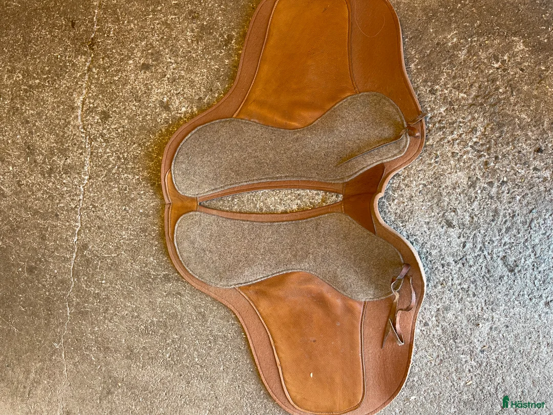 Sadlar hästutrustning till salu: Handgjord fransk bladsadel - Annons 8