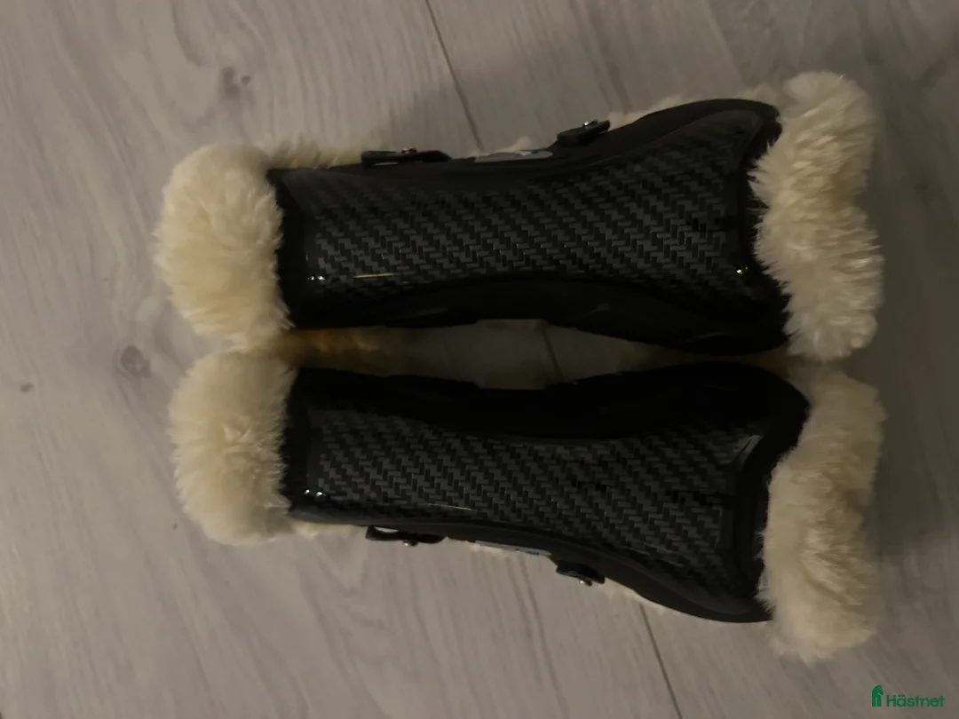 Benskydd hästutrustning till salu: Nya Veredus senskydd med fluff i Åmål - Annons 2