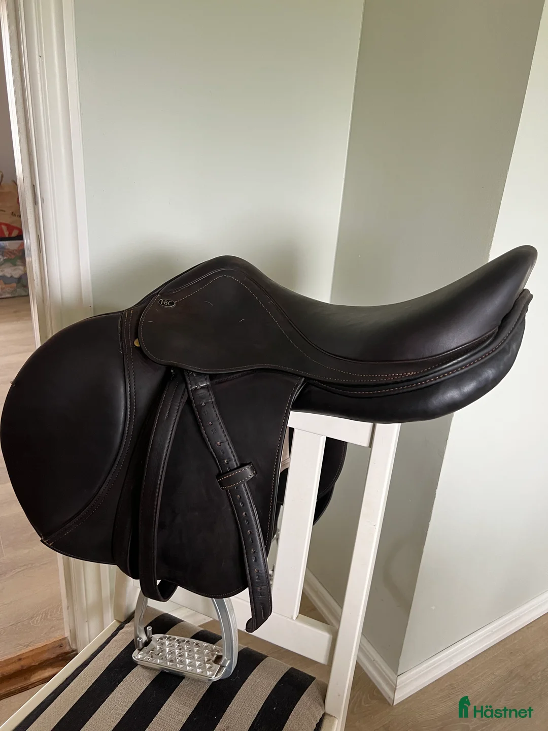 Sadlar hästutrustning till salu: Hoppsadel 16 tum  i Bjärnum - Annons 2