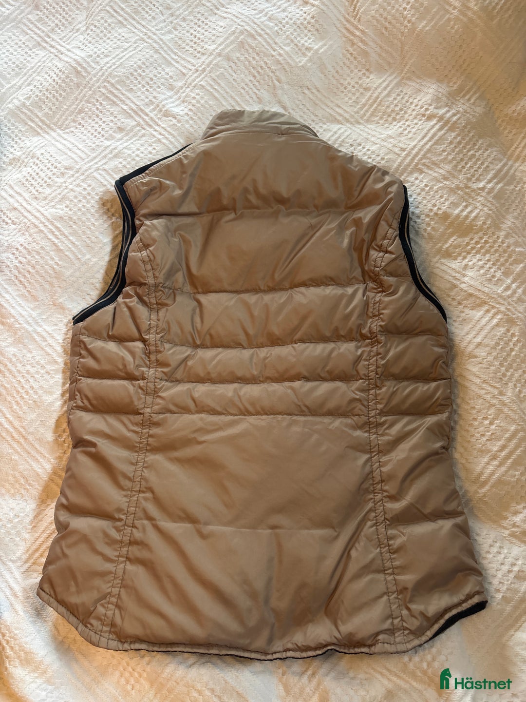 Jackor & Kavajer ryttarutrustning till salu: Dunväst från Cavalleria Toscana.  i Färjestaden - Annons 2