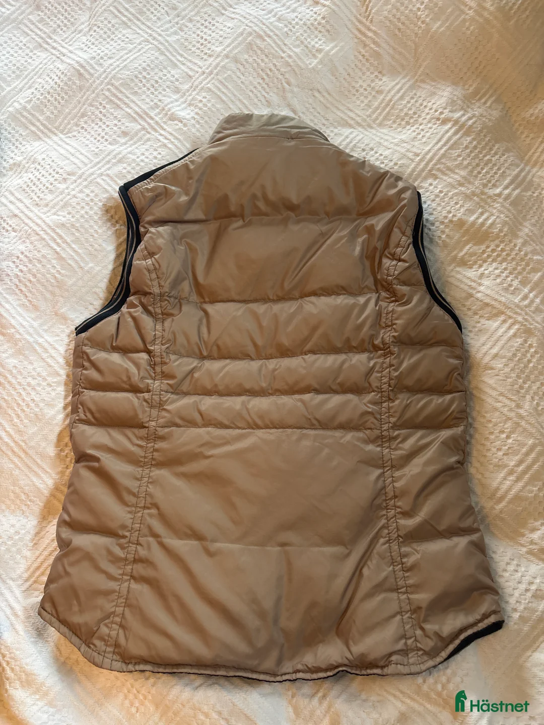 Jackor & Kavajer ryttarutrustning till salu: Dunväst från Cavalleria Toscana.  i Färjestaden - Annons 2