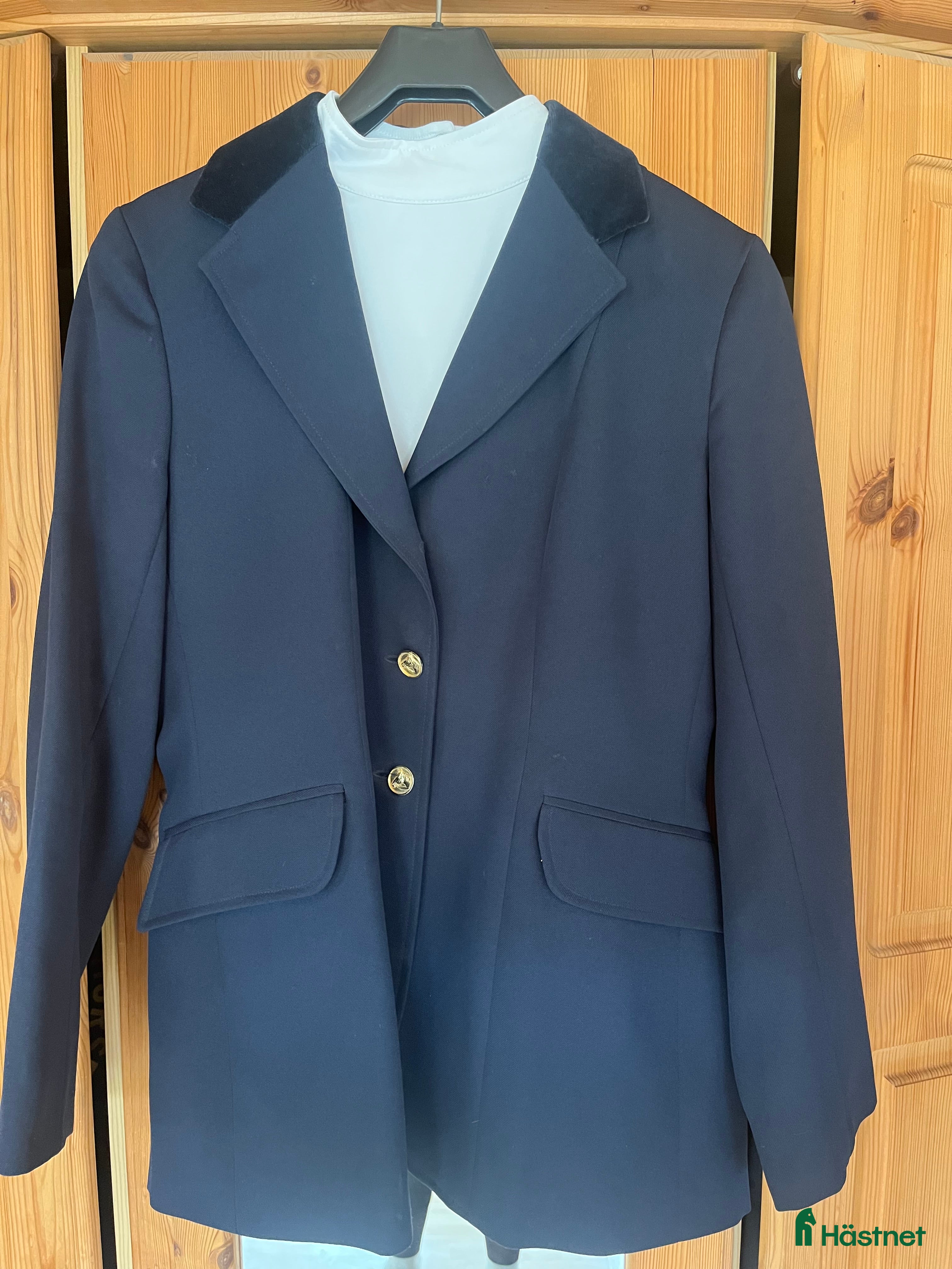 Jackor & Kavajer ryttarutrustning till salu: Tävlingskavaj och top 38/42 i Kågeröd - Annons 21