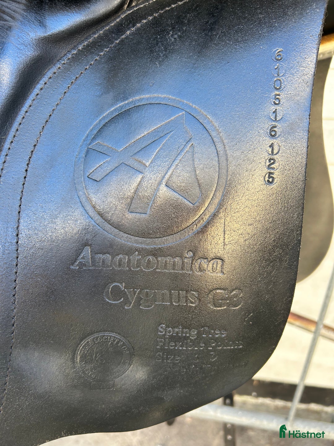 Sadlar hästutrustning till salu: Dressyrsadel Anatomica1 17” i Karlshamn - Annons 3