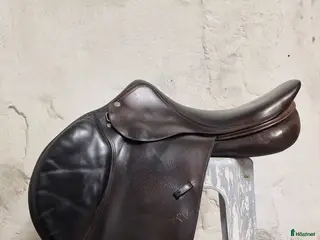 Sadlar hästutrustning till salu: Equipe Oxer i Matfors - Annons 1