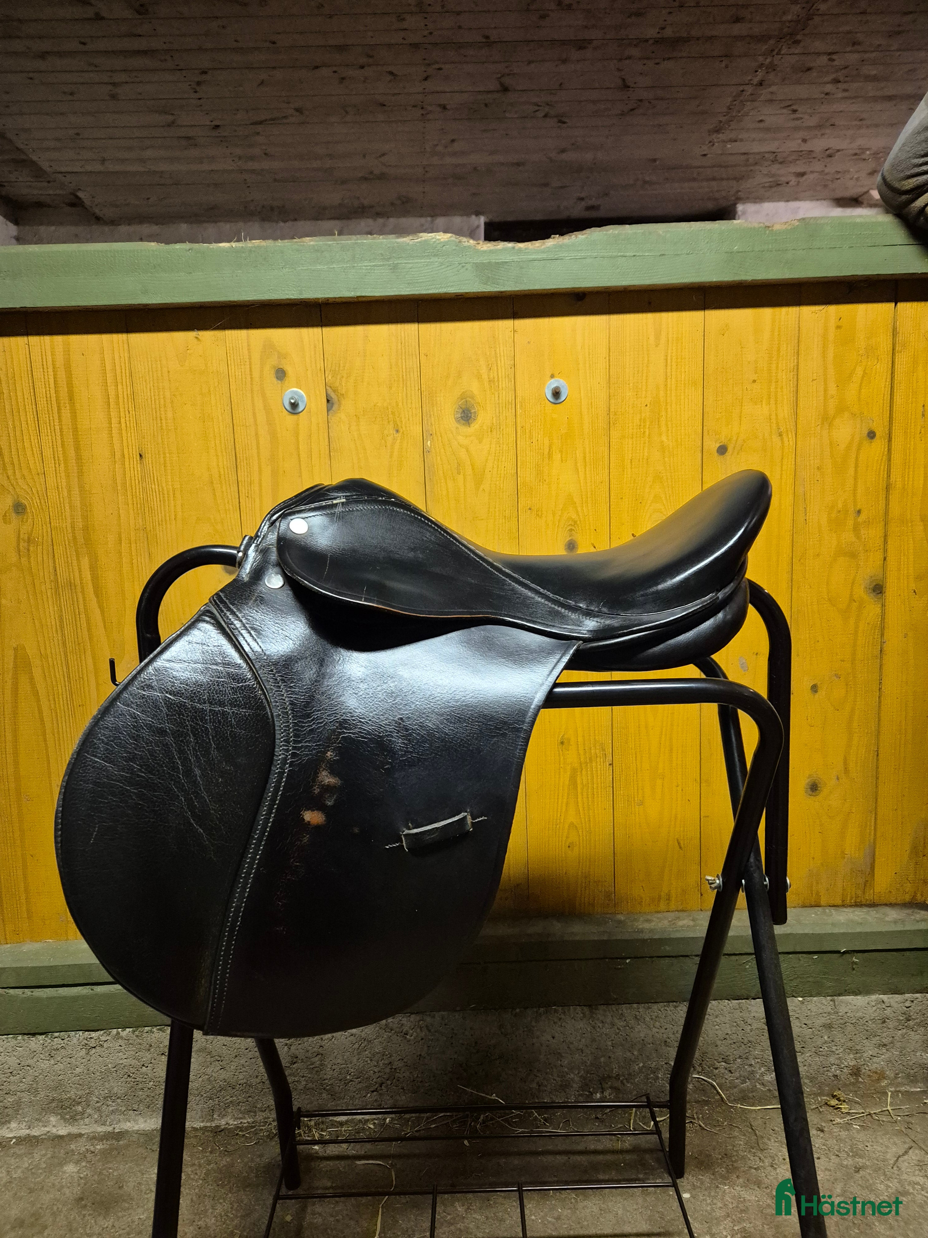 Sadlar hästutrustning Välvårdad sadel i Lönsboda - Annons 2